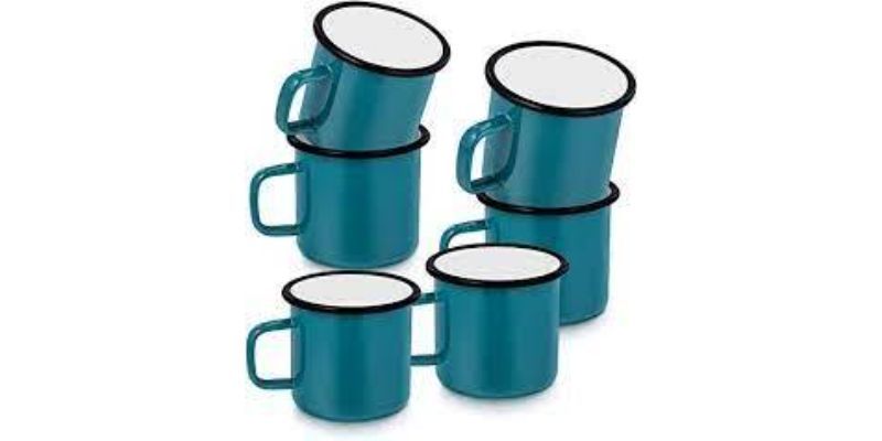  Enamel mugs are easy to carry