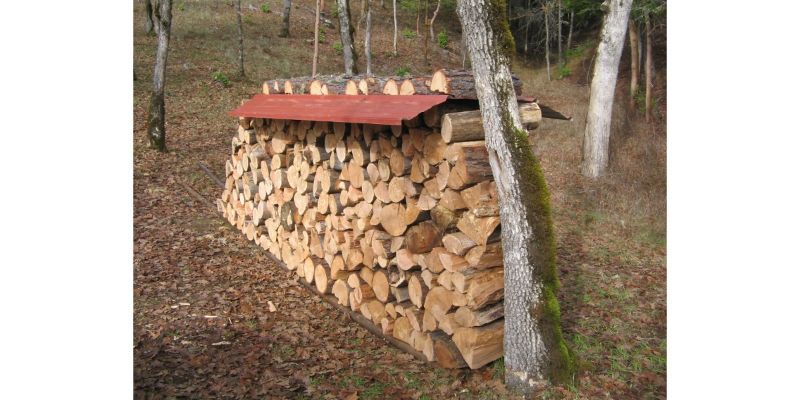 Storage-of-woods-in-a-dry-place.