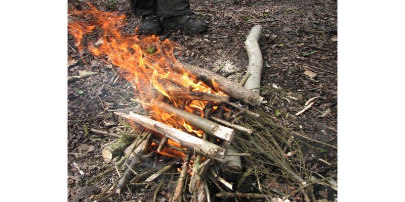 Usage of twigs for smokeless fire
